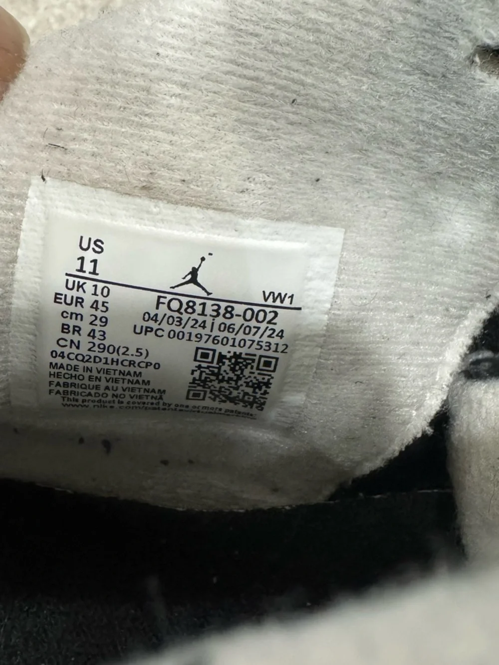 Size 11- Jordan 4 Retro 2024 Fear Black/White/Gray Men's Sneaker FQ8138-002